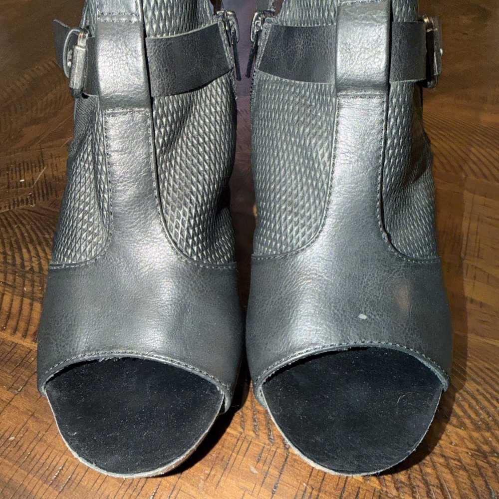 Frye Brielle Ankle Strap Black Leather Sandal Wedge Heel Size 7.5M - Picture 9 of 10